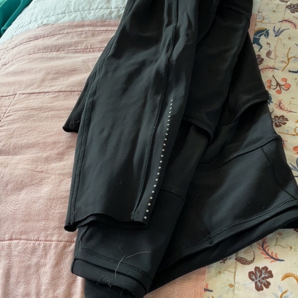 Lululemon running tights with 6 pockets!
Size 2 in excellent used condition - Picture 5 of 8